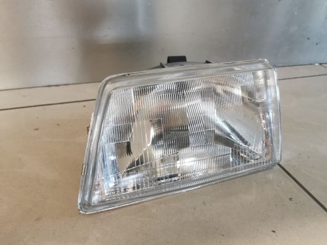 bontott PEUGEOT 205 Bal Fényszóró