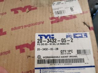 bontott PEUGEOT 205 Bal Fényszóró