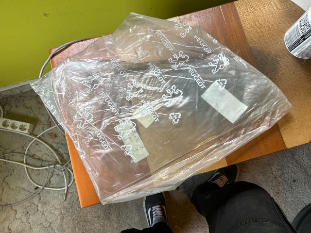 bontott PEUGEOT 205 Bal hátsó Fixüveg (Ajtóban)