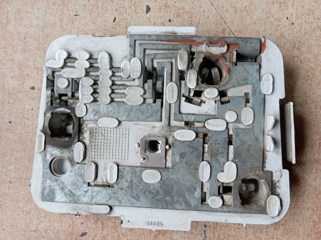 bontott PEUGEOT 205 Bal Hátsó Lámpa Foglalat