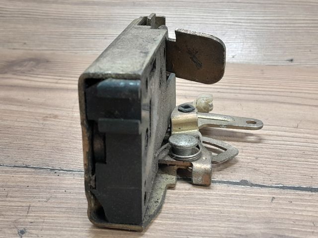 bontott PEUGEOT 205 Jobb hátsó Ajtózár