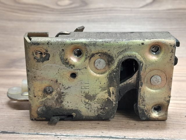 bontott PEUGEOT 205 Jobb hátsó Ajtózár