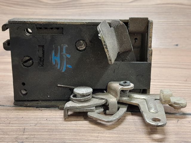 bontott PEUGEOT 205 Jobb hátsó Ajtózár