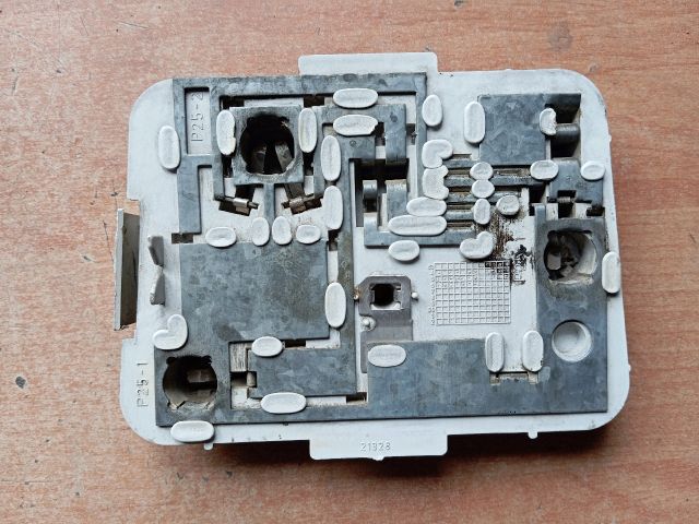 bontott PEUGEOT 205 Jobb Hátsó Lámpa Foglalat