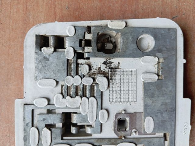 bontott PEUGEOT 205 Jobb Hátsó Lámpa Foglalat