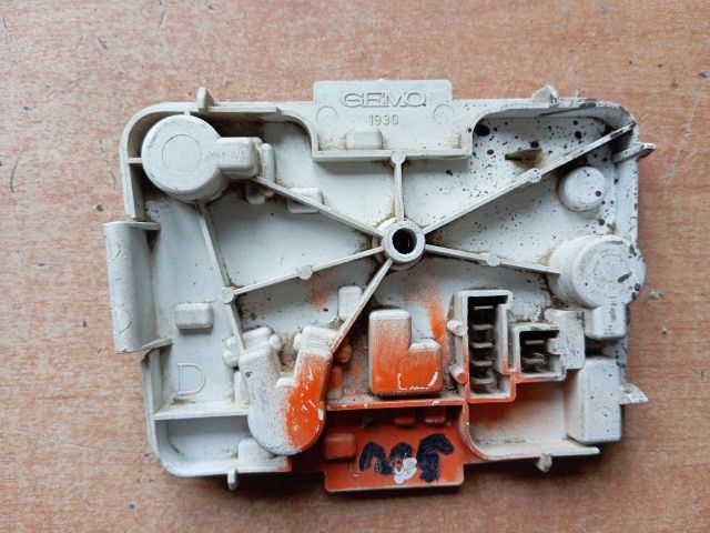 bontott PEUGEOT 205 Jobb Hátsó Lámpa Foglalat