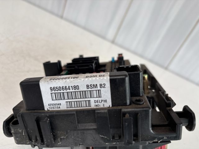 bontott PEUGEOT 206 Biztosítéktábla Motortér