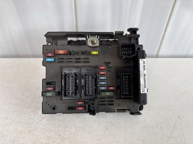 bontott PEUGEOT 206 Biztosítéktábla Motortér