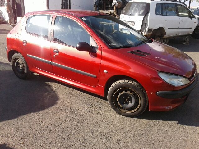 bontott PEUGEOT 206 Bal első Lengőkar