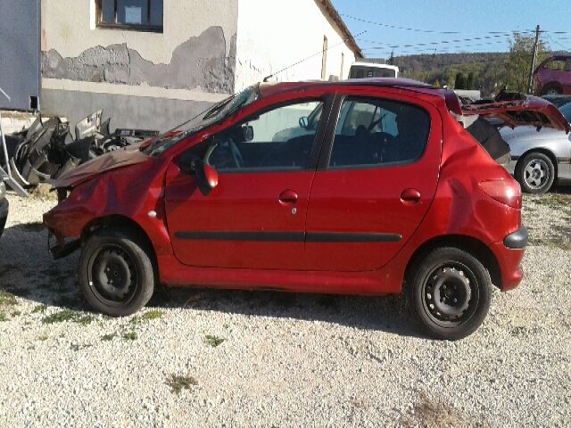 bontott PEUGEOT 206 Bal első Kerékagy