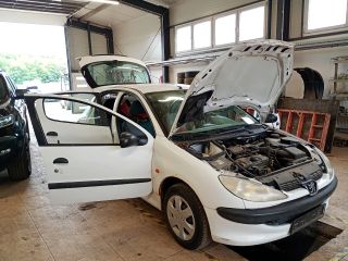 bontott PEUGEOT 206 Biztosítéktábla Motortér