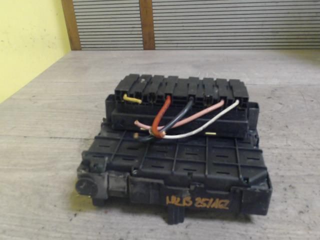 bontott PEUGEOT 206 Biztosítéktábla Motortér