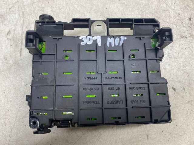 bontott PEUGEOT 206 Biztosítéktábla Motortér