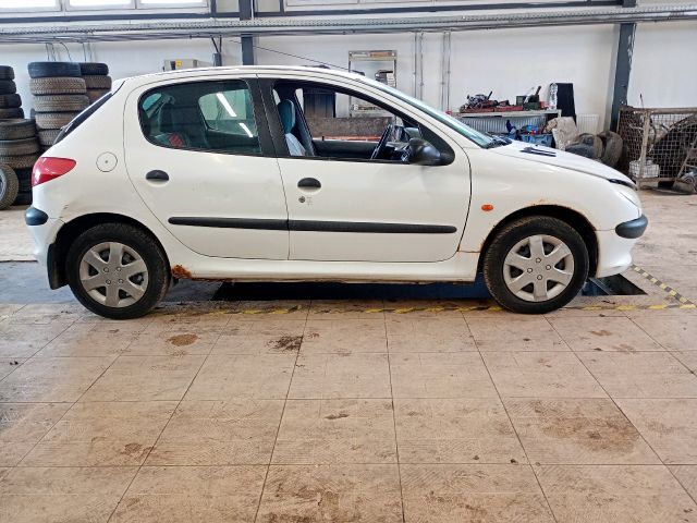 bontott PEUGEOT 206 Biztosítéktábla Motortér