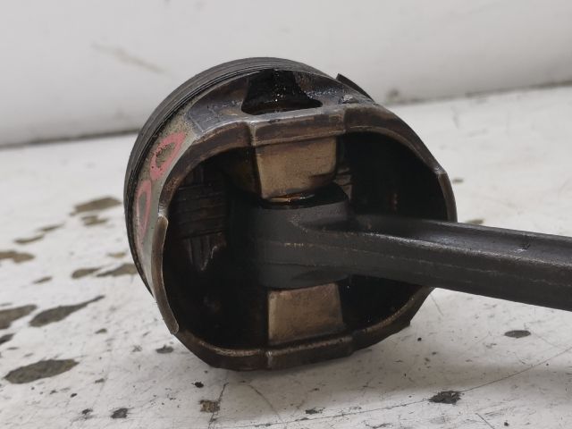 bontott PEUGEOT 206 Dugattyú és Hajtókar