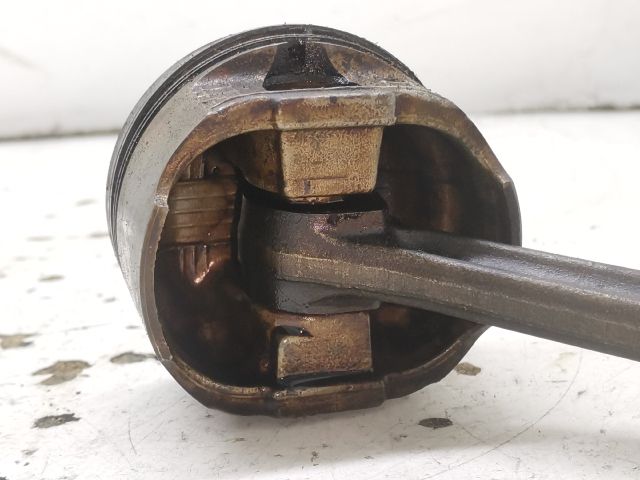 bontott PEUGEOT 206 Dugattyú és Hajtókar