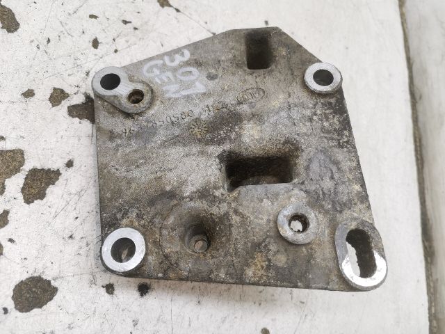 bontott PEUGEOT 206 Generátor Tartó Bak