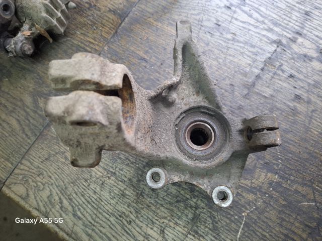 bontott PEUGEOT 206 Jobb első Csonkállvány Kerékaggyal