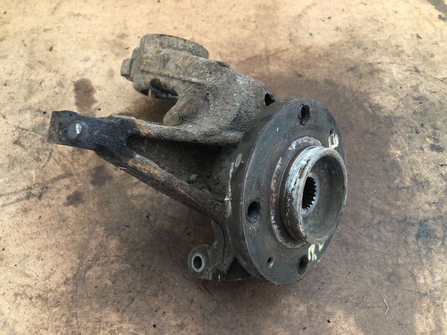 bontott PEUGEOT 206 Jobb első Csonkállvány Kerékaggyal