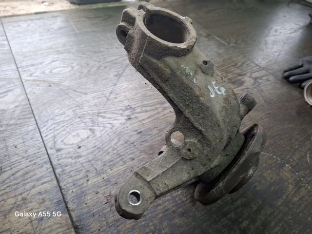 bontott PEUGEOT 206 Jobb első Csonkállvány Kerékaggyal