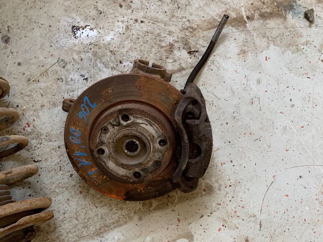 bontott PEUGEOT 206 Jobb első Csonkállvány Kerékaggyal