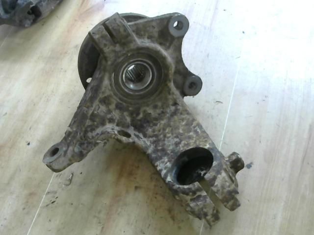 bontott PEUGEOT 206 Jobb első Csonkállvány Kerékaggyal