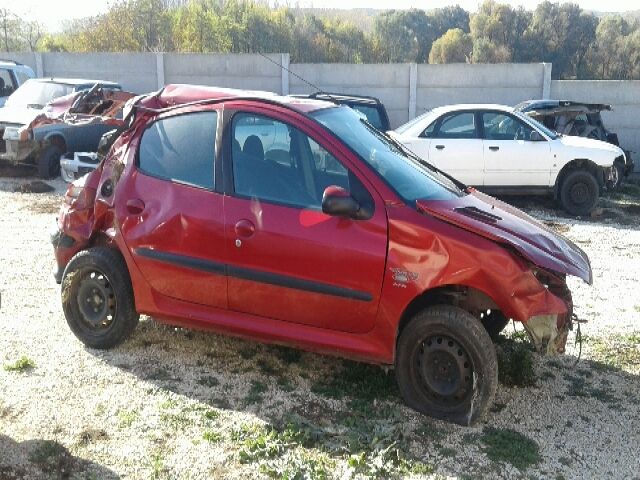 bontott PEUGEOT 206 Jobb első Féknyereg Munkahengerrel