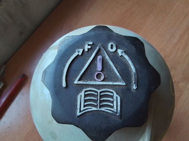 bontott PEUGEOT 206 Kiegyenlítő Tartály