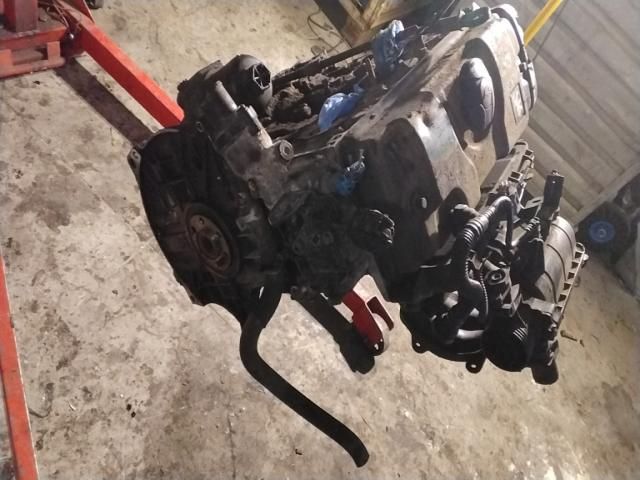 bontott PEUGEOT 206 Motor (Fűzött blokk hengerfejjel)