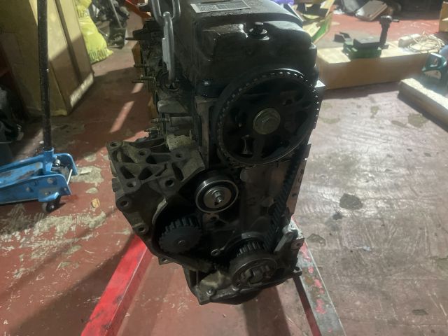 bontott PEUGEOT 206 Motor (Fűzött blokk hengerfejjel)