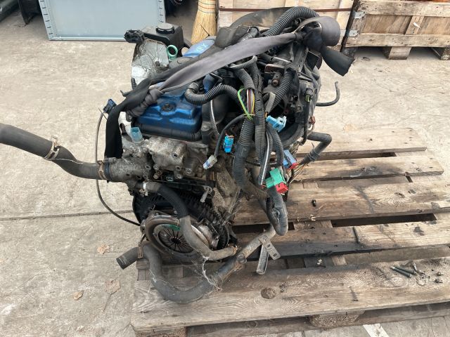 bontott PEUGEOT 206 Motor (Fűzött blokk hengerfejjel)