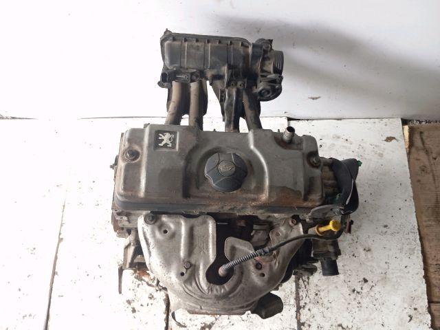 bontott PEUGEOT 206 Motor (Fűzött blokk hengerfejjel)