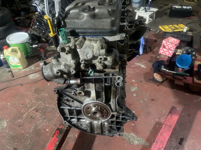 bontott PEUGEOT 206 Motor (Fűzött blokk hengerfejjel)