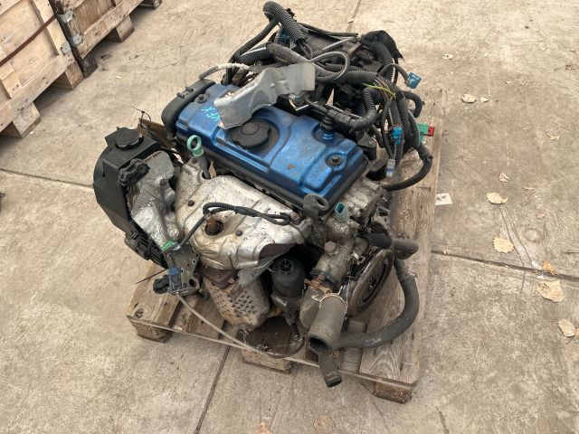 bontott PEUGEOT 206 Motor (Fűzött blokk hengerfejjel)