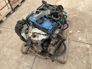 bontott PEUGEOT 206 Motor (Fűzött blokk hengerfejjel)