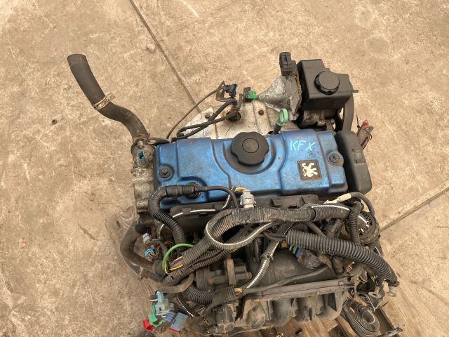 bontott PEUGEOT 206 Motor (Fűzött blokk hengerfejjel)