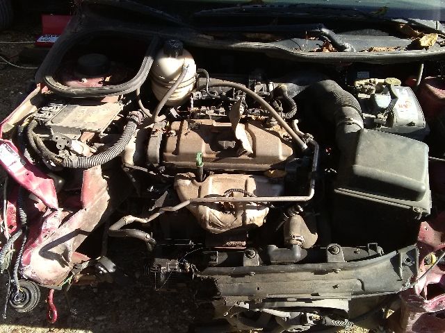 bontott PEUGEOT 206 Motor (Fűzött blokk hengerfejjel)