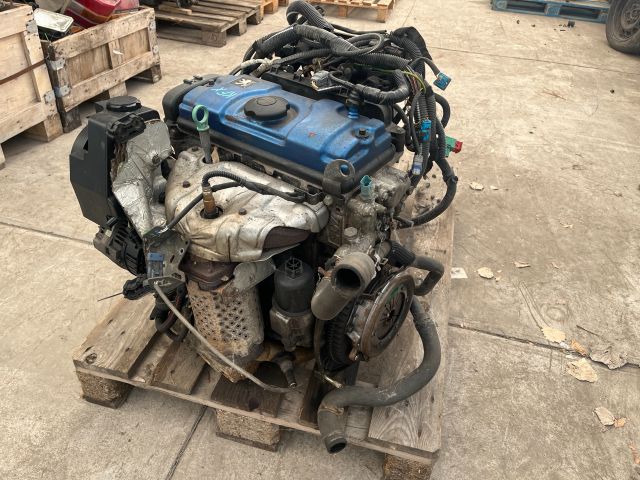 bontott PEUGEOT 206 Motor (Fűzött blokk hengerfejjel)