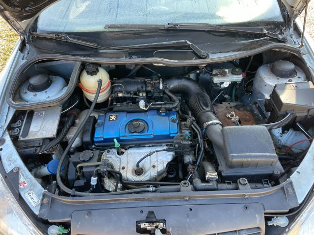 bontott PEUGEOT 206 Motor (Fűzött blokk hengerfejjel)