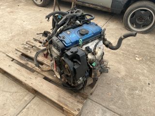 bontott PEUGEOT 206 Motor (Fűzött blokk hengerfejjel)