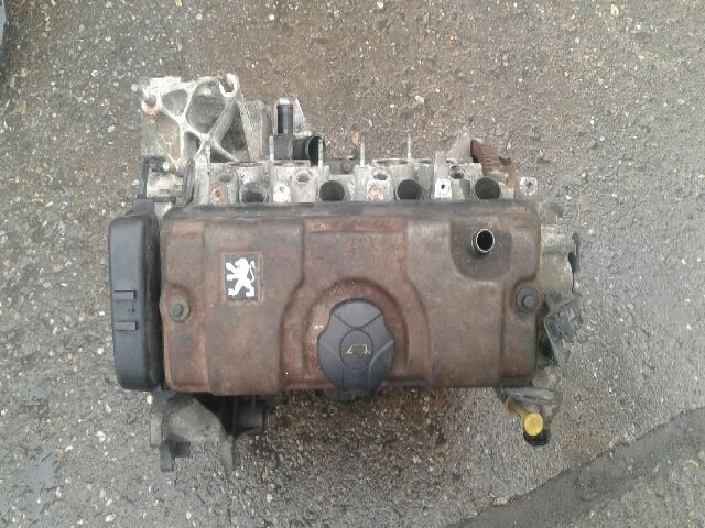 bontott PEUGEOT 206 Motor (Fűzött blokk hengerfejjel)