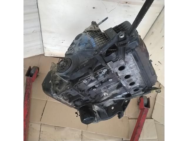 bontott PEUGEOT 206 Motor (Fűzött blokk hengerfejjel)