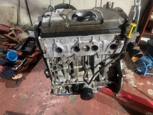 bontott PEUGEOT 206 Motor (Fűzött blokk hengerfejjel)