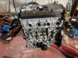 bontott PEUGEOT 206 Motor (Fűzött blokk hengerfejjel)