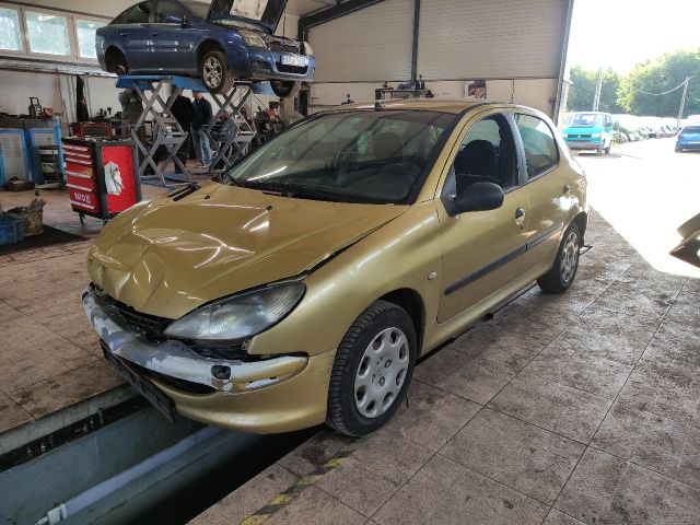 bontott PEUGEOT 206 Motor Tartó Bak Bal