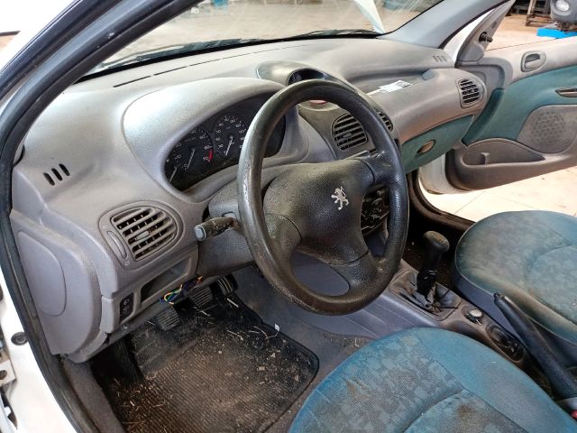 bontott PEUGEOT 206 Motor Tartó Bak Bal