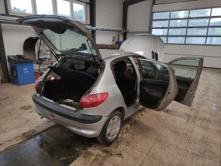 bontott PEUGEOT 206 Motor Tartó Bak Bal