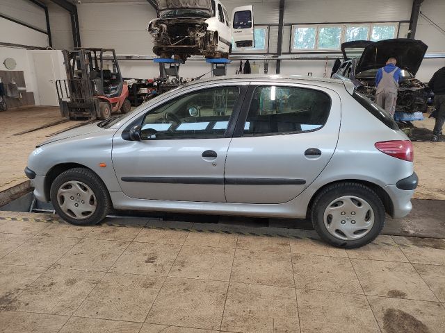 bontott PEUGEOT 206 Motor Tartó Bak Bal
