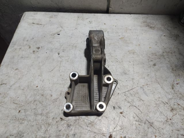 bontott PEUGEOT 206 Motor Tartó Bak (Fém)