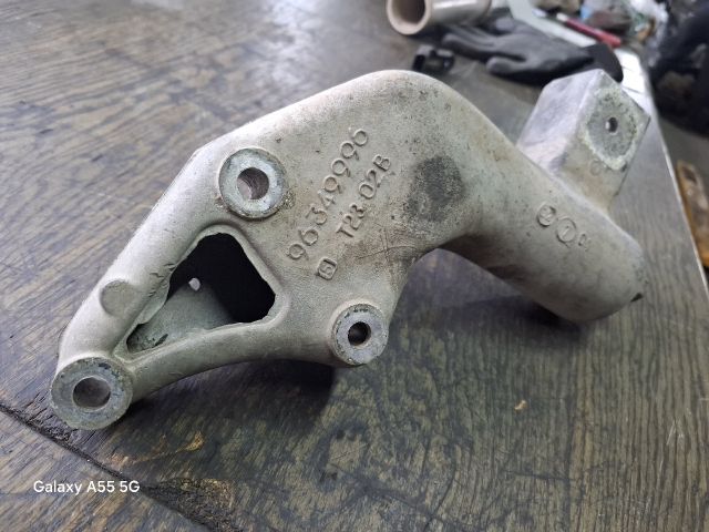 bontott PEUGEOT 206 Motor Tartó Bak (Fém)